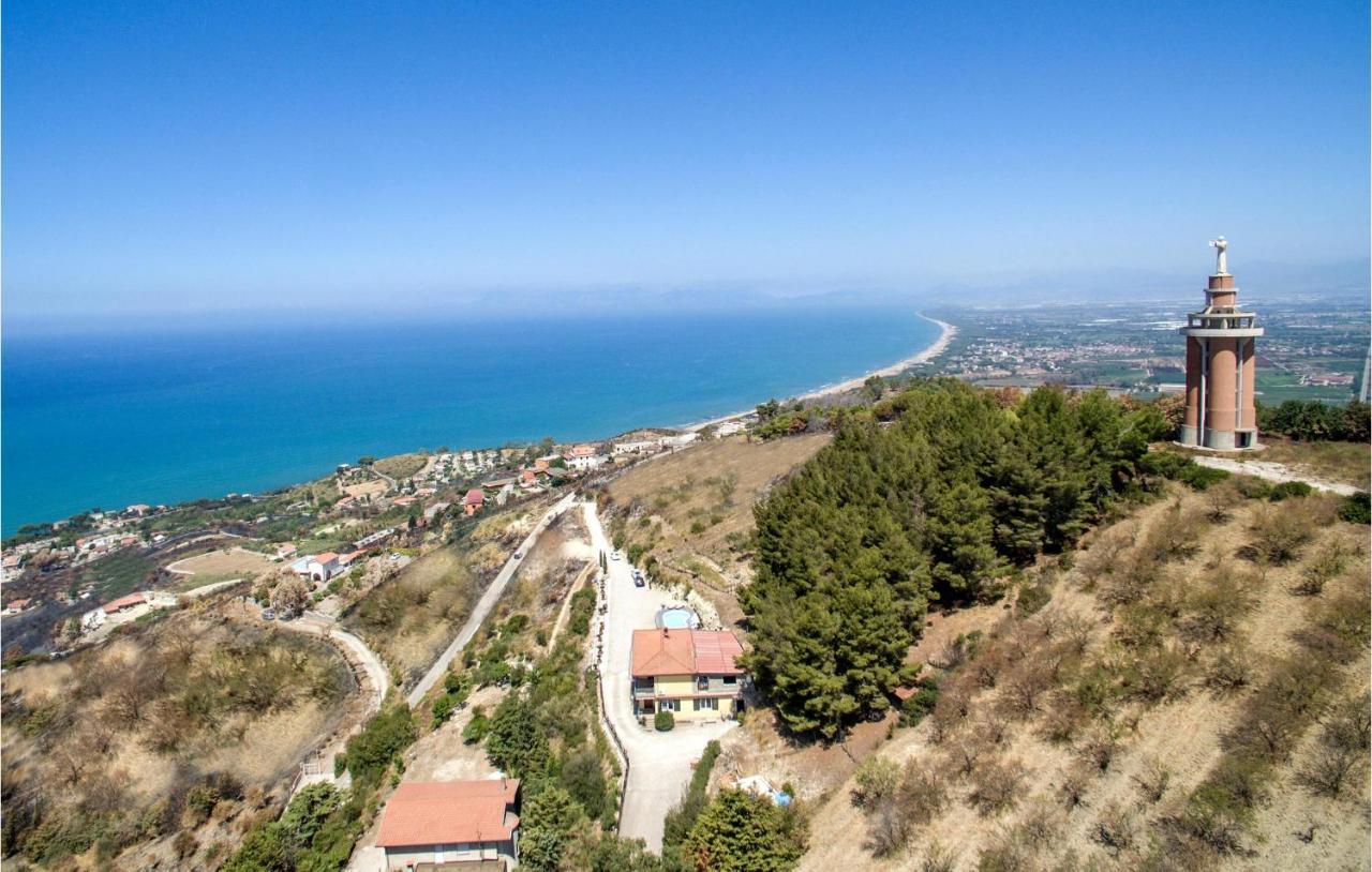 2 Bedroom Gorgeous In Hébergement de vacances *